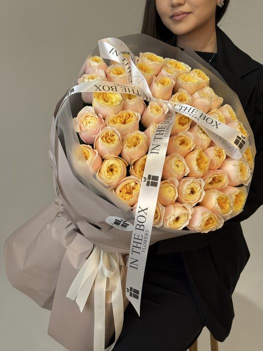 Розы белые, красные , розовые