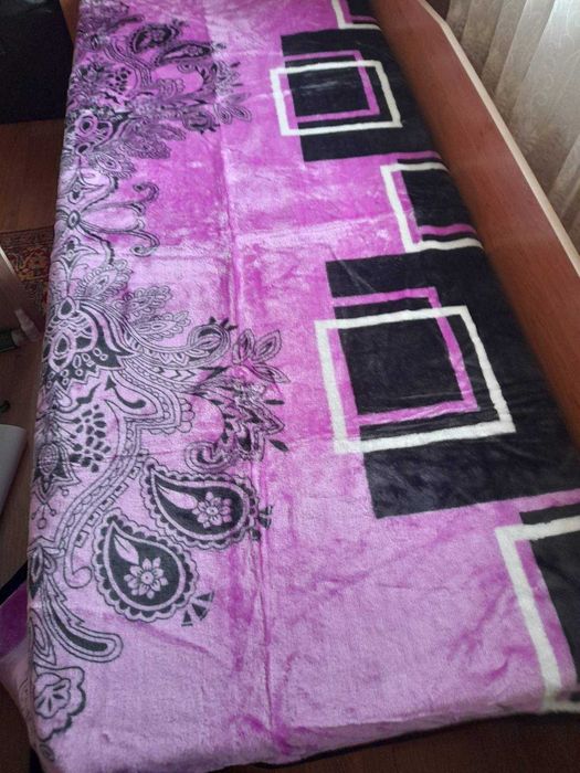 2 броя пухкави одеяла