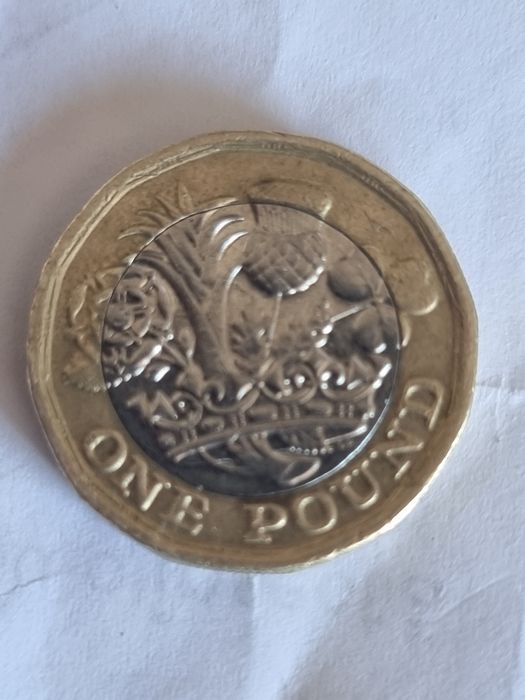 Monedă de colecție one pound.