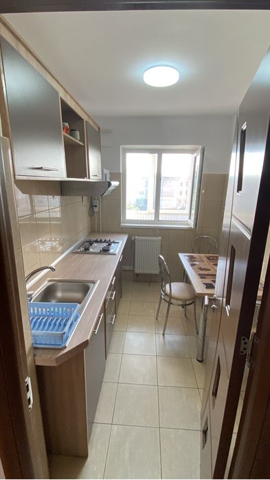 Inchiriez apartament decomandat cu 2 camere vis a vis de Campus .