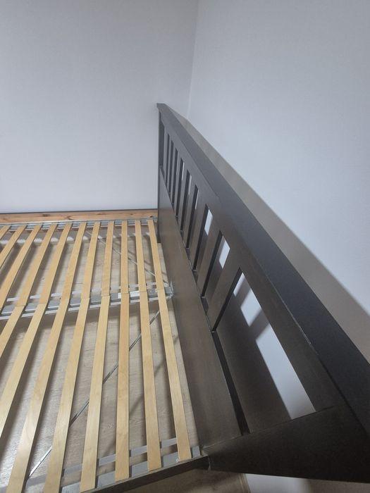 Pat de lemn de 2 persoane