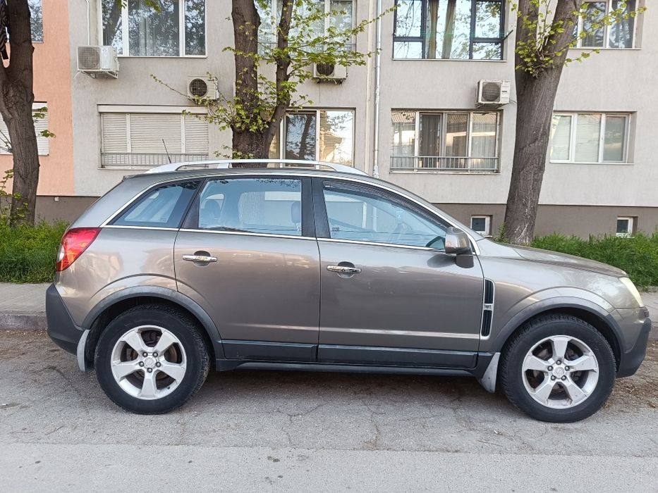 Продавам Опел антара