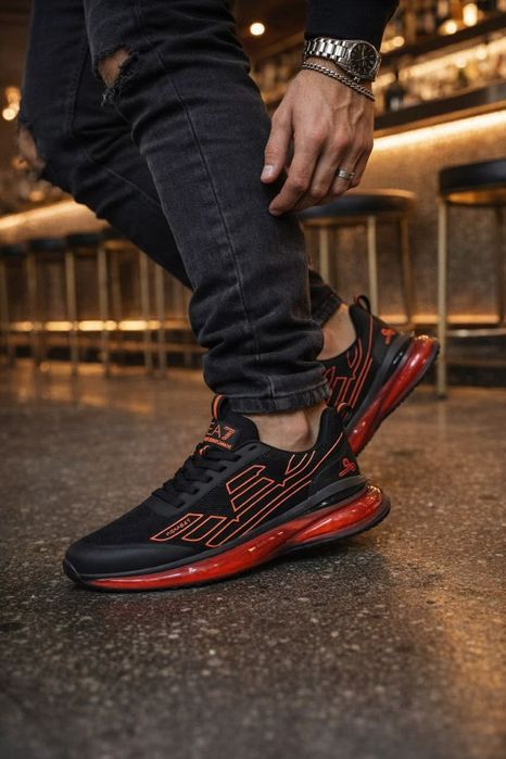 Adidasi și ugg--uri