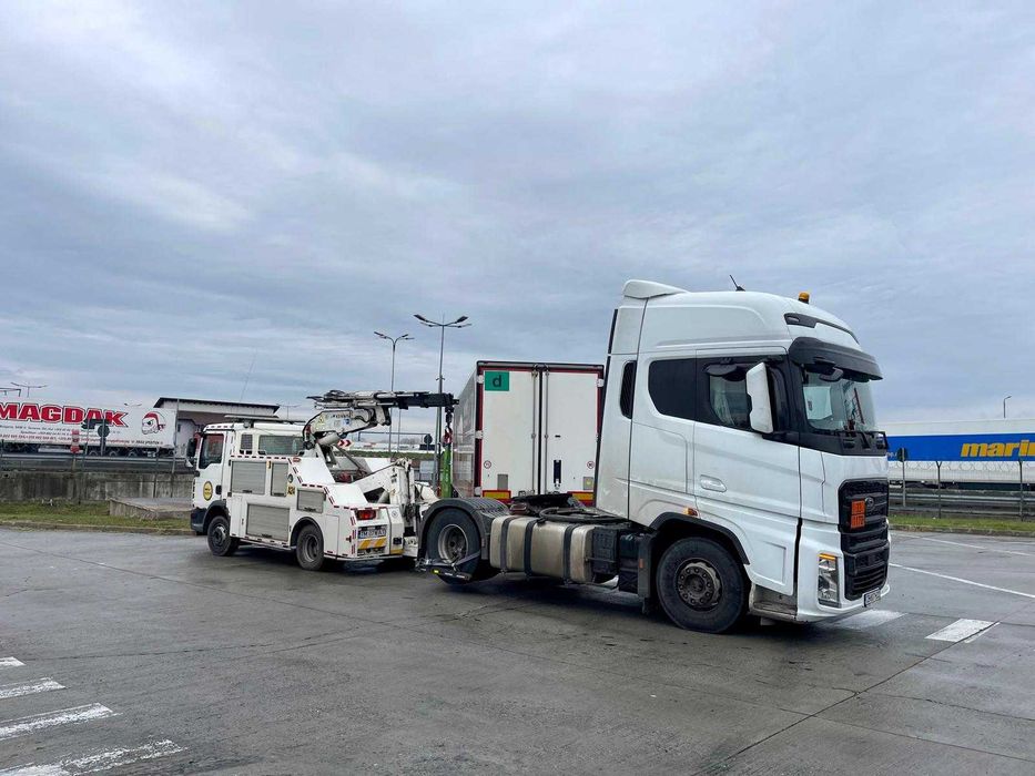 Tractari remorcari camioane tir microbuze 4x4 blocate servicii macara