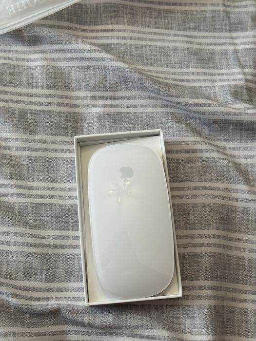 Продам оригинальную Apple Magic Mouse.