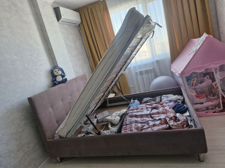 Кровать с матрасом