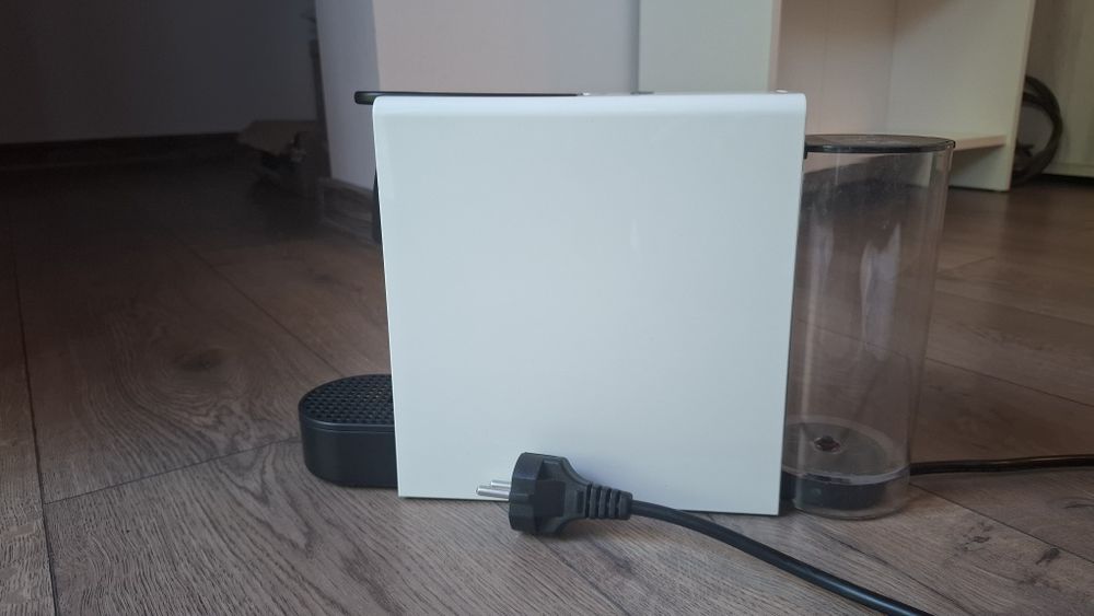 Nespresso Krups Essentza mini , Alb