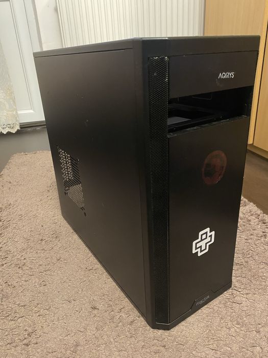 Vand carcasa pc gaming