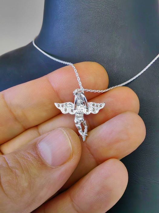 Колие с ангелче, сребърно колие с малък ангел, колие за подарък