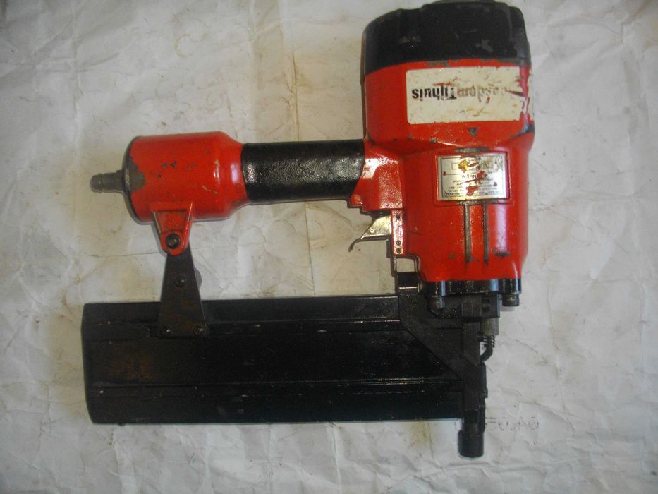 Пневматичен Такер Промишлен HALBOUD Ел.Ножица реже ламарина 2,5мм AEG