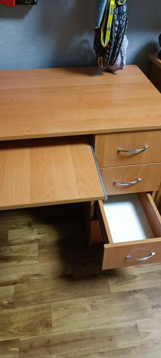 Офисный стол + стул