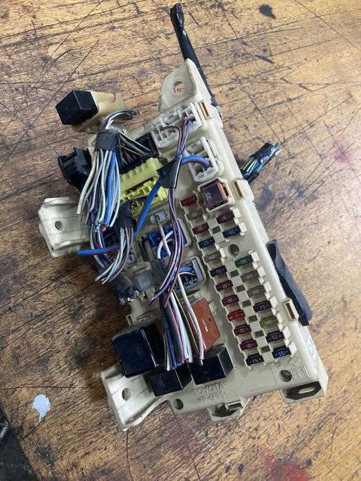 Toyota avensis verso 2.0d4d 2005година BSI Модул