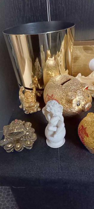 Предметы декора в золотом цвете