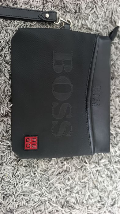Hugo Boss нова чанта за ръка/под рамо клъч