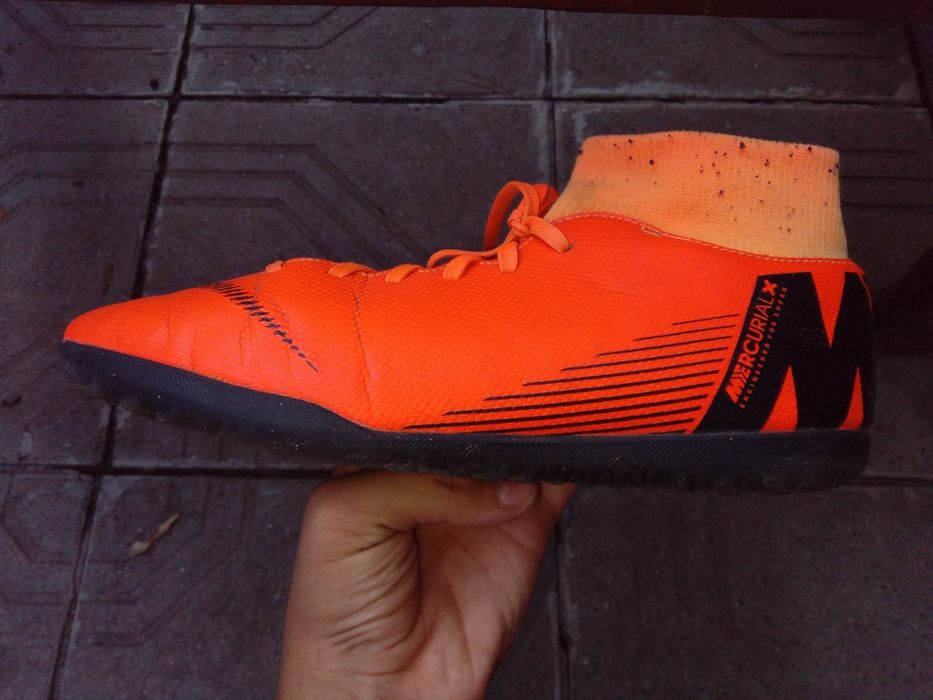 Футболни обувки на NIKE