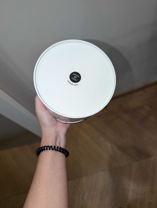 Кашпа/саксия бяла за подправки