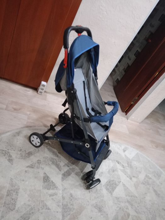 Продам прогулочную коляску