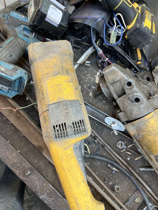 болгарки Dewalt 230