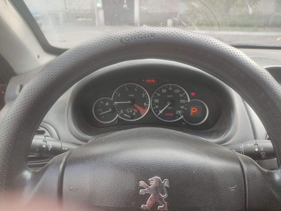 Продам машину не дорого