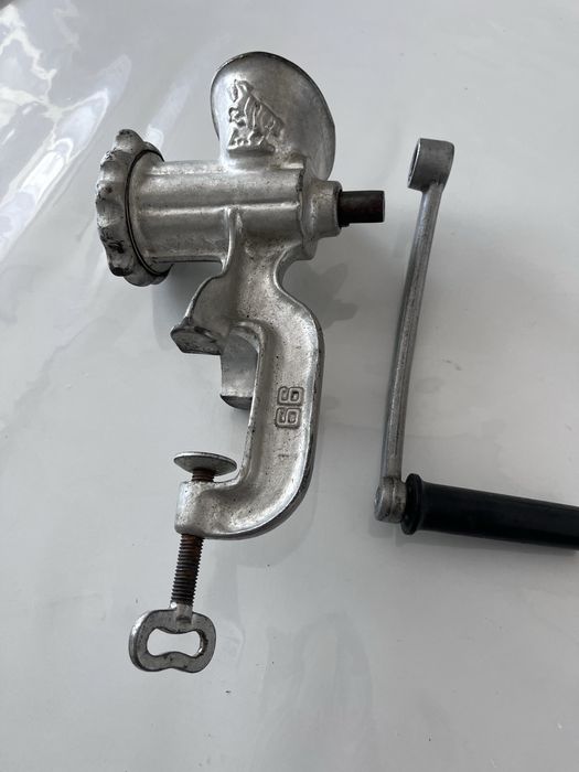 Ручная мясорубка