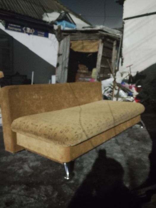 Диван даром бу,,,
