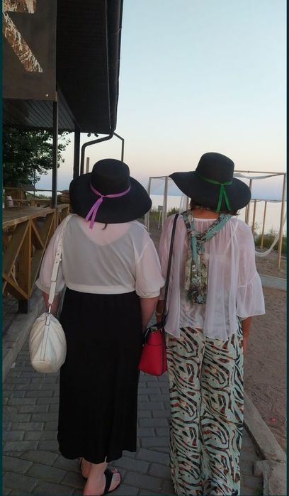 Продам женскую шляпу