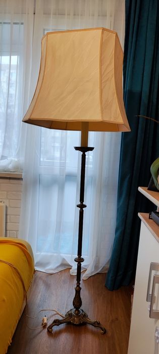 Продавам Лампион