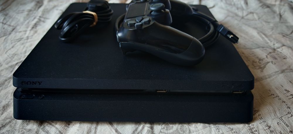 PS4 Slim + jocuri