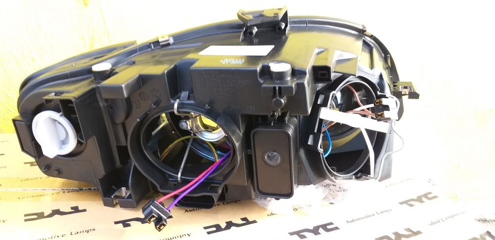 Audi A 4 , B 7 фар Ауди А4 фарове нови Н7 + Н7 /04 г.-08 г./