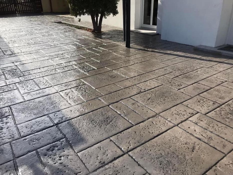 Decorațiuni din beton amprentat curti gradin garduri case scari
