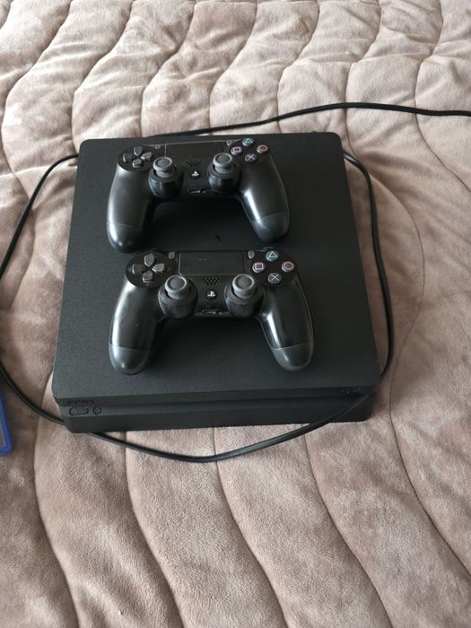 Playstation 4 slim( ps4)