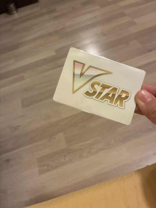 Pokemon карти + предпазно пакетче с 100 protective sleeves и v star карта о 3 талона за покемон гоу ПОДАРЪК КУТИЙКА ЗА СЪХРАНЕНИЕ НА КАРТИ
