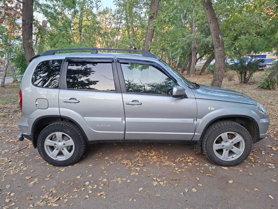 Chevrolet  Niva.
