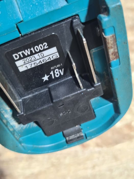 Impact pentru roti cu patrat 1000Nm Makita DTW 1002