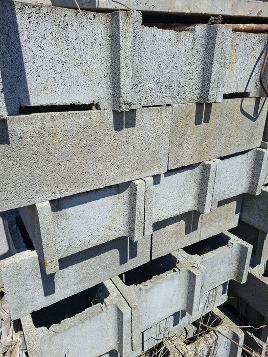 Boltar fundatie si caramida refractara nefolosite