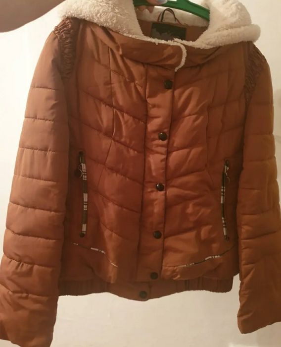 Продам куртку размер 42 s