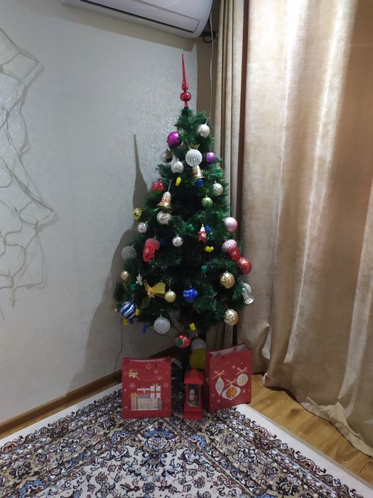 Продам ёлку 1,60 высота с игрушками Б/У.