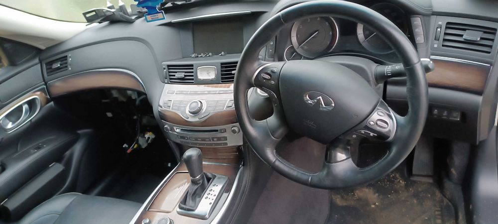 Infiniti m30 pentru piese