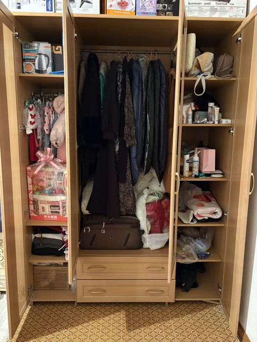 Продам 4х дверный шкаф