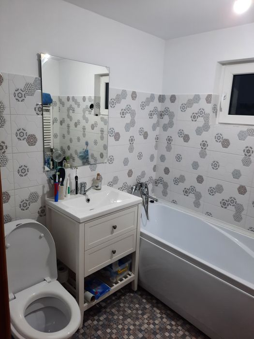 Chirie apartament 3 camere, bazar, 380 E
