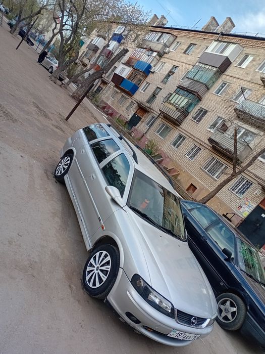 Продам Вектру Б 1999