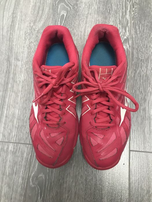adidasi mizuno wave hurricane 3