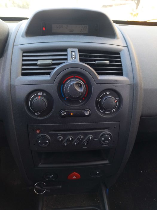 Рено Меган 1.6 Климатик Теглич