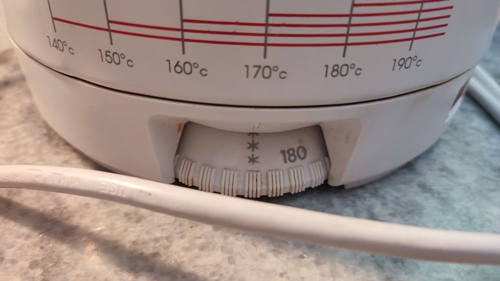 Маленькая новая фритюрница Moulinex.