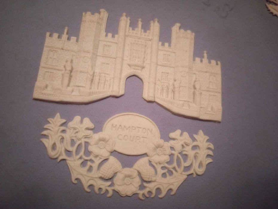 Vand farfurie decorata manual pt Craciun made in England by Wedgwood