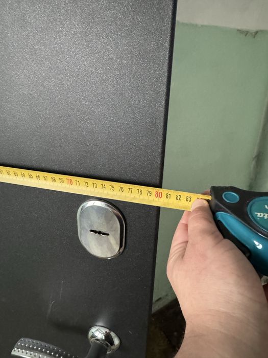 Продам железную дверь