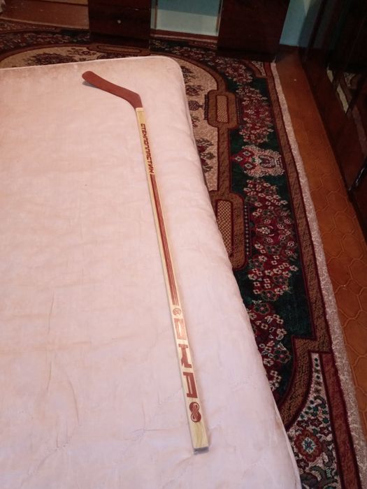 Продам хоккейные клюшки