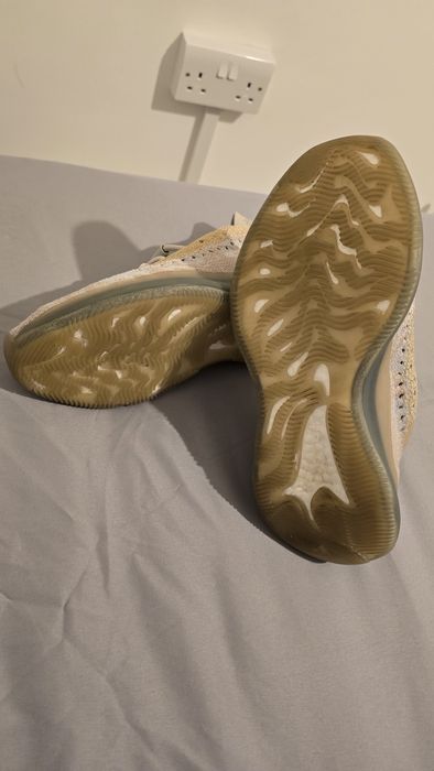 Vând Adidași YEEZY, purtați o singură dată, ca noi