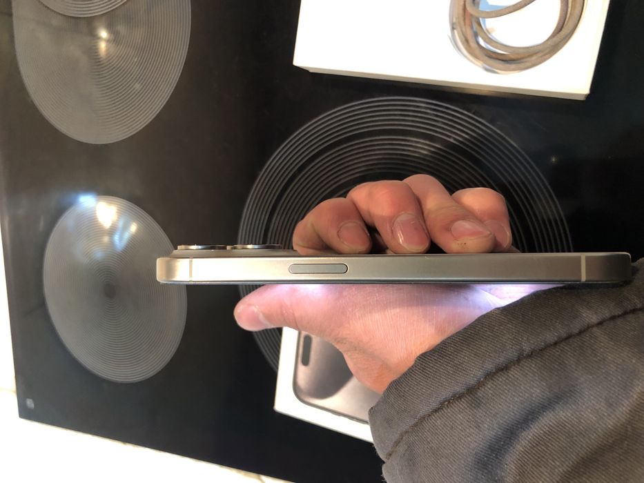 Продам Айфон 15 про