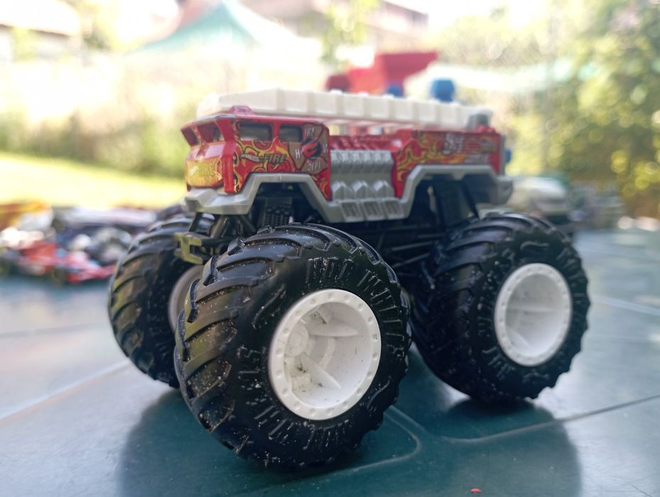 Комплект метални колички и писти Hot Wheels